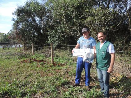 Consrcio Iber - Entrega de Kit e certificado aos beneficiados do Projeto Mata Ciliar 2015/2016. Municpio de Guatambu.