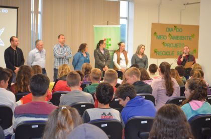 Consrcio Iber Aconteceu na tarde da quarta-feira dia 07 de junho, no auditório do Instituto Federal de Santa Catarina– IFSC – de São Carlos mais um evento alusivo a semana do meio ambiente. Promovido pela a...