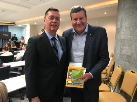 Consórcio Iberê O prefeito de Chapecó, Luciano Buligon, na condição de presidente do Consórcio Intermunicipal de Gerenciamento Ambiental – Iberê, recebeu nesta sexta (30), em Florianópolis, o...